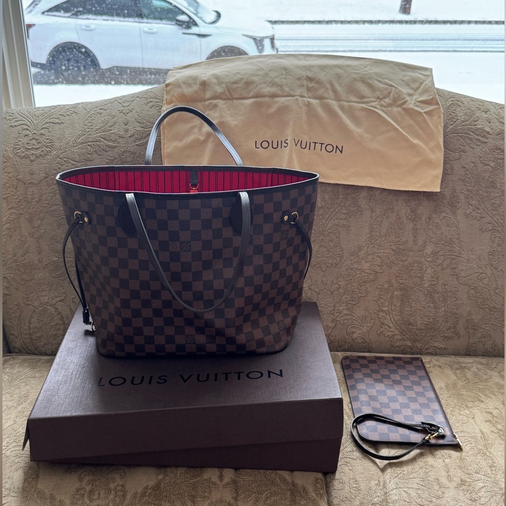 Louis Vuitton Neverfull Tote with Matching Wristlet - Picture 2 of 16
